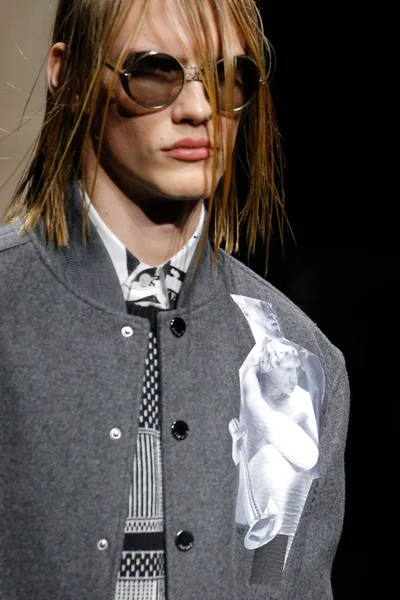 Look 50